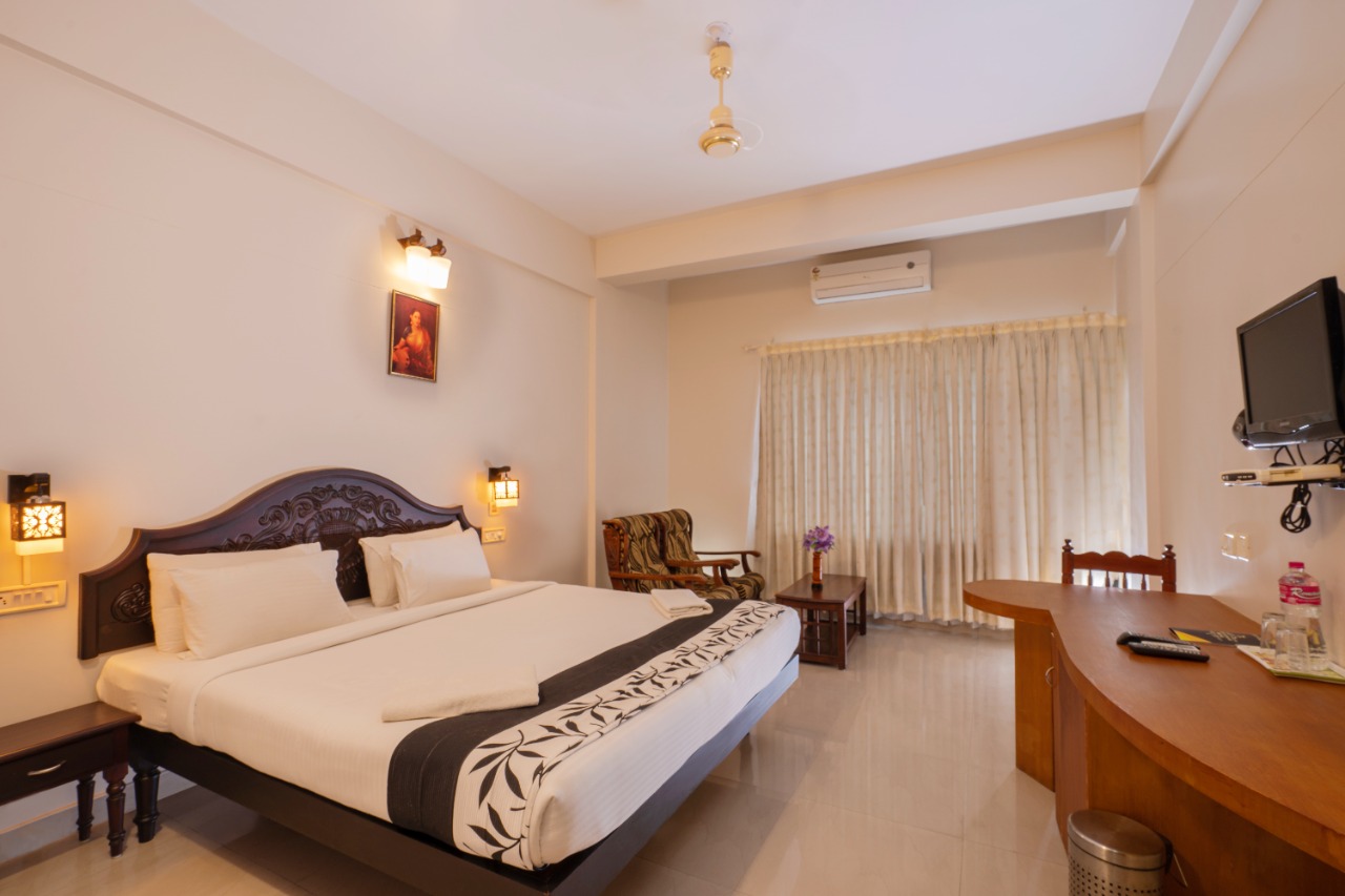 DELUXE ROYAL ROOM